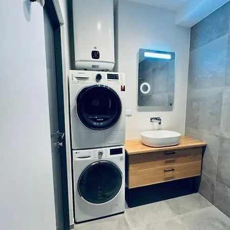 Apartman Elegant 1-bedroom Haven With Parking