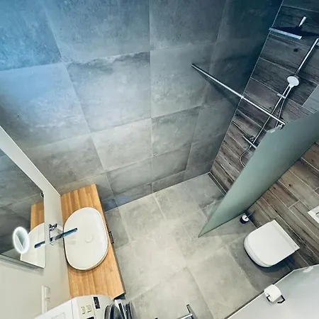 Elegant 1-bedroom Haven With Parking Ταλίν